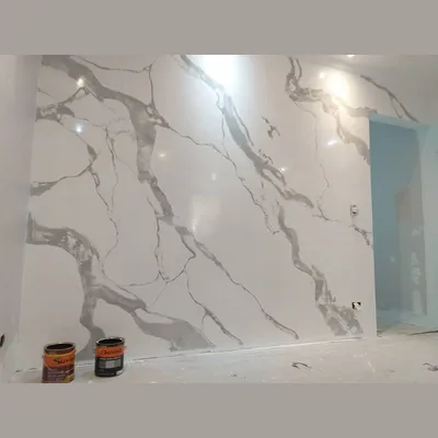 Capa de Branco de Carrara 2.0: Marmorização Realista em Paredes