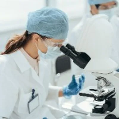 Capa de Certificação em Auxiliar de Laboratório de Análises Clínicas
