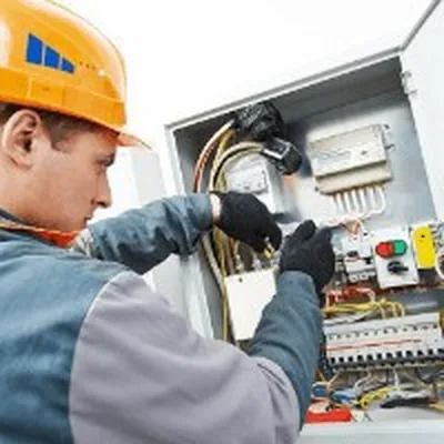 Capa de Curso de Eletricista Profissional com Certificado