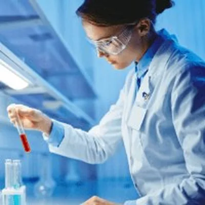 Capa de Curso de Formação em Auxiliar de Laboratório